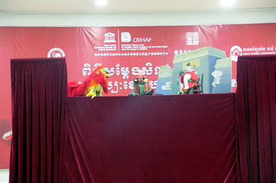 “福建木偶戏艺术团”在柬埔寨孔子学院展演